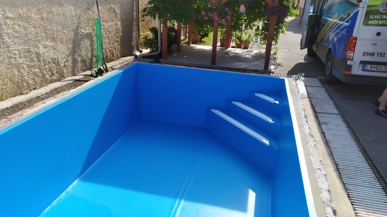 Murovaný bazén s fóliou RENOLIT ALKORPLAN2000 Adriatic Blue