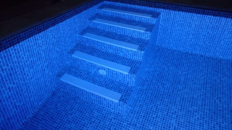Murovaný bazén s fóliou RENOLIT ALKORPLAN3000 Persia Blue
