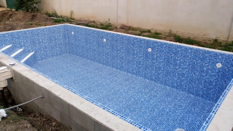 Murovaný bazén s fóliou RENOLIT ALKORPLAN3000 Persia Blue
