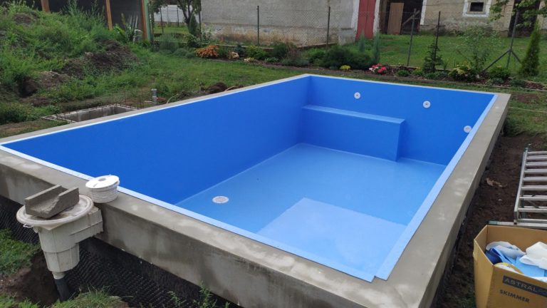 Murovaný bazén s fóliou RENOLIT ALKORPLAN2000 Adriatic Blue