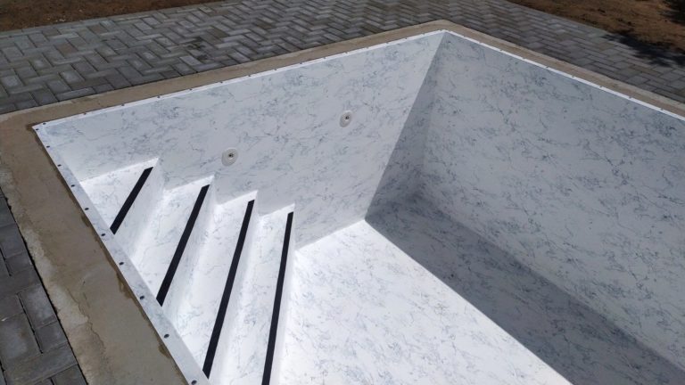 Murovaný bazén s fóliou RENOLIT ALKORPLAN TOUCH Vanity