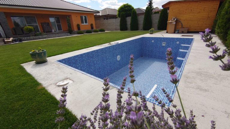 Murovaný bazén s fóliou RENOLIT ALKORPLAN3000 Persia Blue