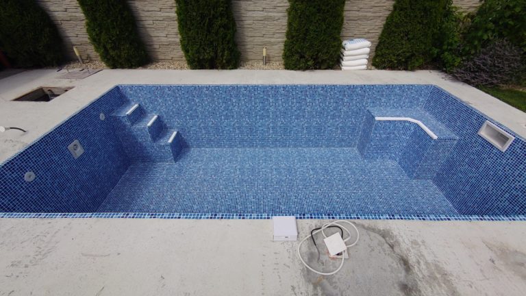 Murovaný bazén s fóliou RENOLIT ALKORPLAN3000 Persia Blue