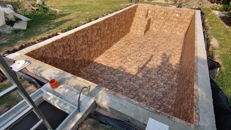 Murovaný bazén s fóliou RENOLIT ALKORPLAN TOUCH Authentic