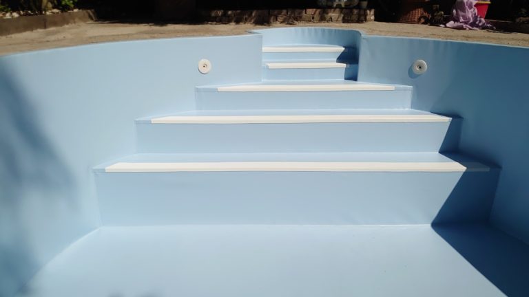 Murovaný bazén s fóliou RENOLIT ALKORPLAN2000 Light Blue