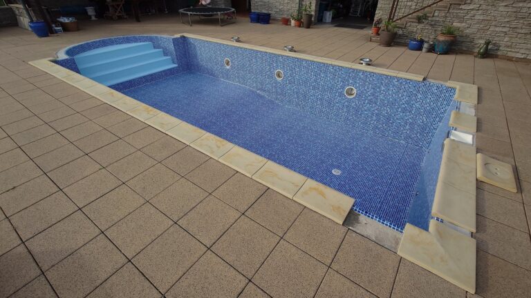 Murovaný bazén s fóliou RENOLIT ALKORPLAN3000 Persia Blue
