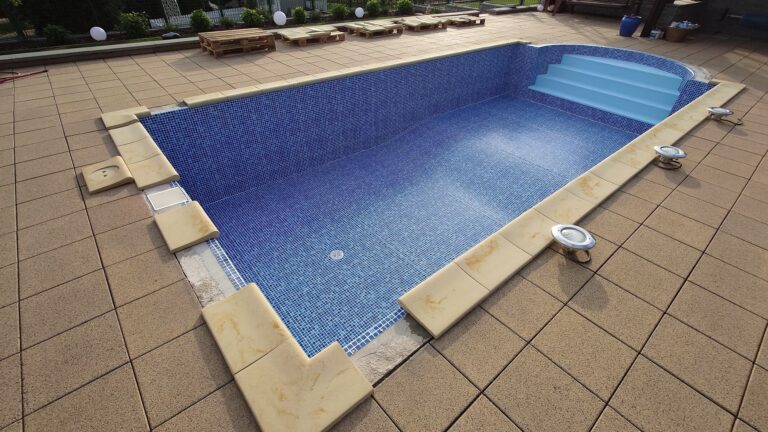 Murovaný bazén s fóliou RENOLIT ALKORPLAN3000 Persia Blue